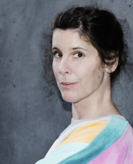 Daniela Dröscher / Junge Frau mit Katze